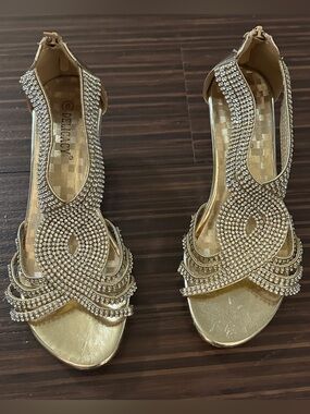 Delicacy Women's Gold Jeweled Dress Sandals Women’s Sz 8